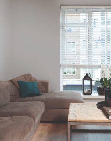 witte jaloezieen op maat gemaakt