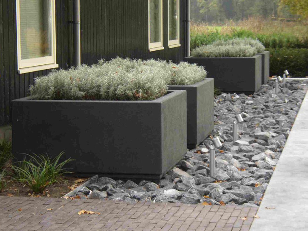 Grote polyester bloembakken voor buiten tips beplanten en onderhoud -