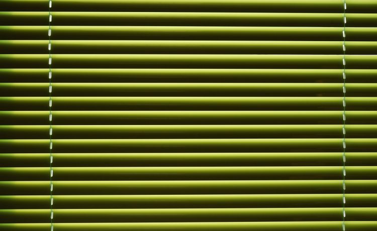 De meest typerende kenmerken van aluminium jaloezieën in huis