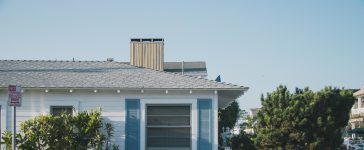 Het huis en tuin verbinden met een prachtige schutting