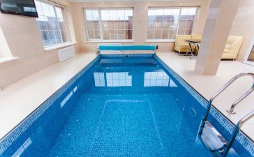 De voordelen van het investeren in een luxe zwembad