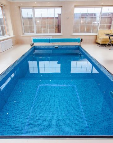 De voordelen van het investeren in een luxe zwembad